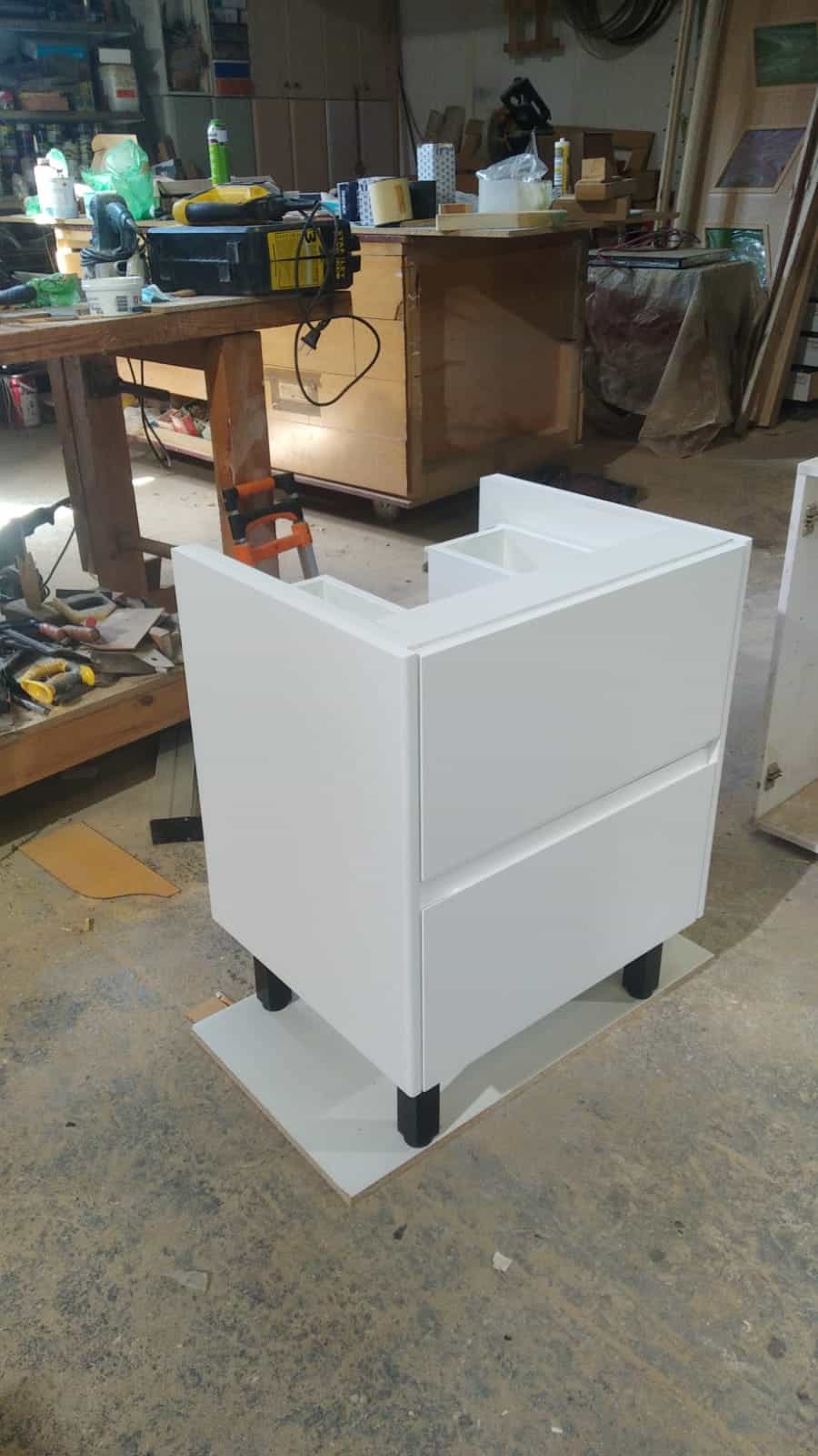 Trabajos carpintero: Construcción e instalación mueble de baño