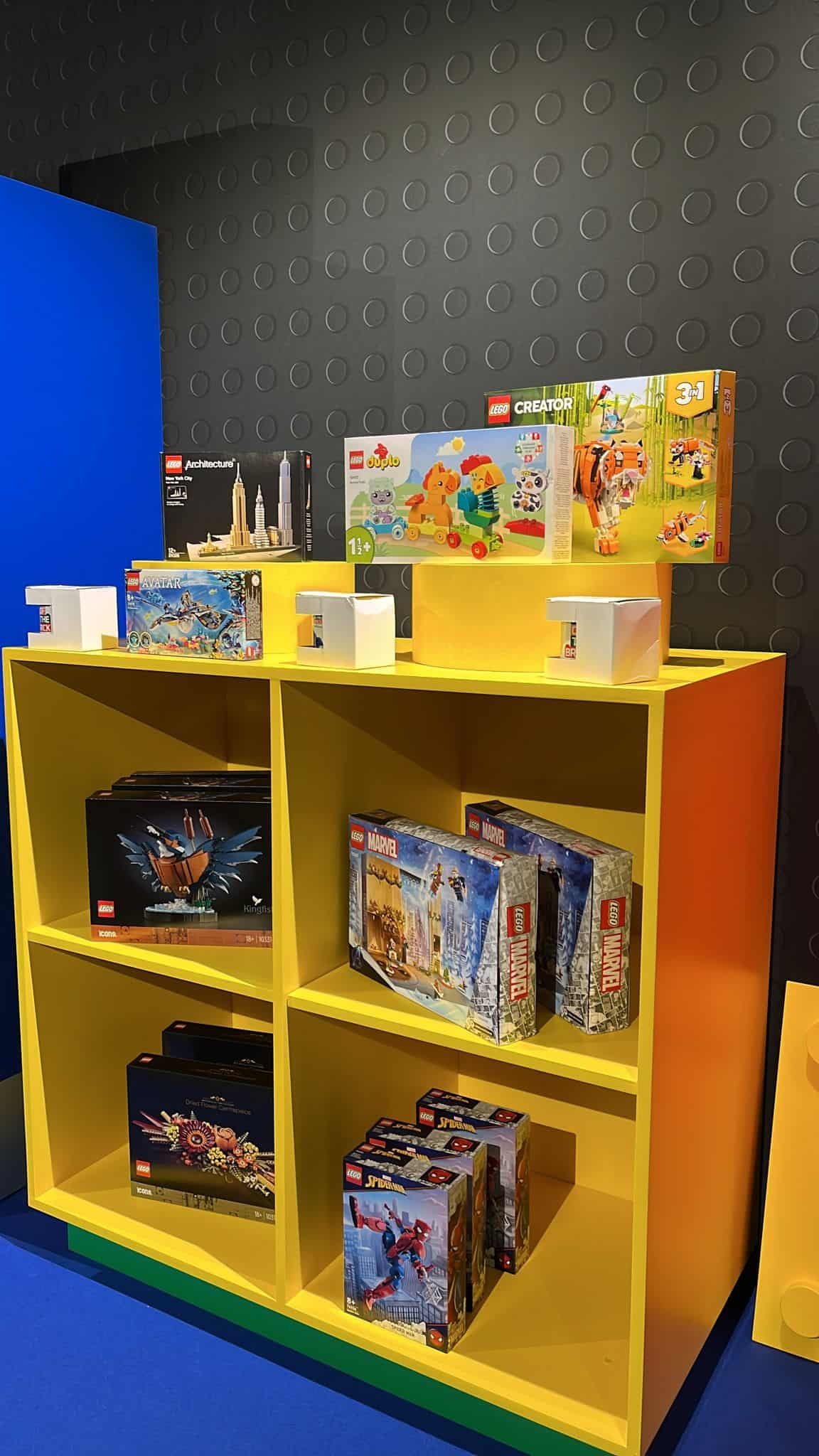 Trabajos carpintero: Construcción de muebles a medida para museo