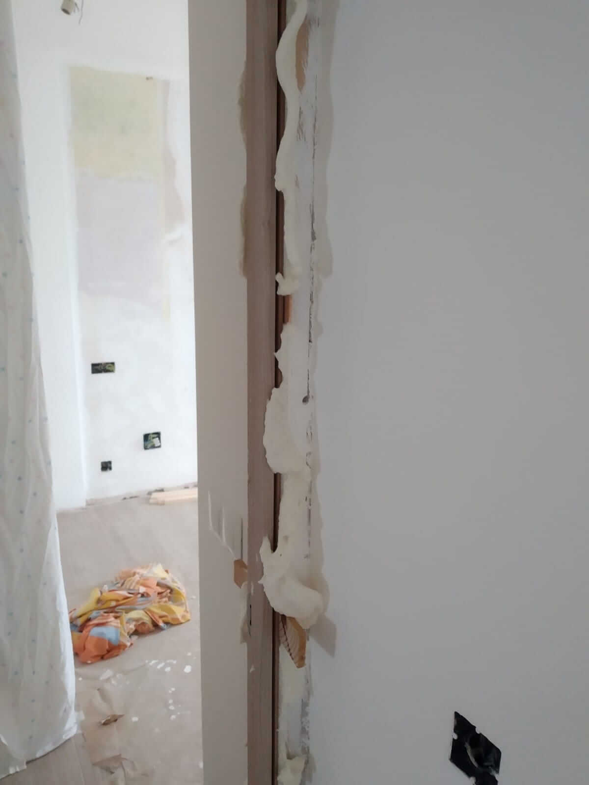 Trabajos carpintero: Instalacion puerta de paso en Málaga