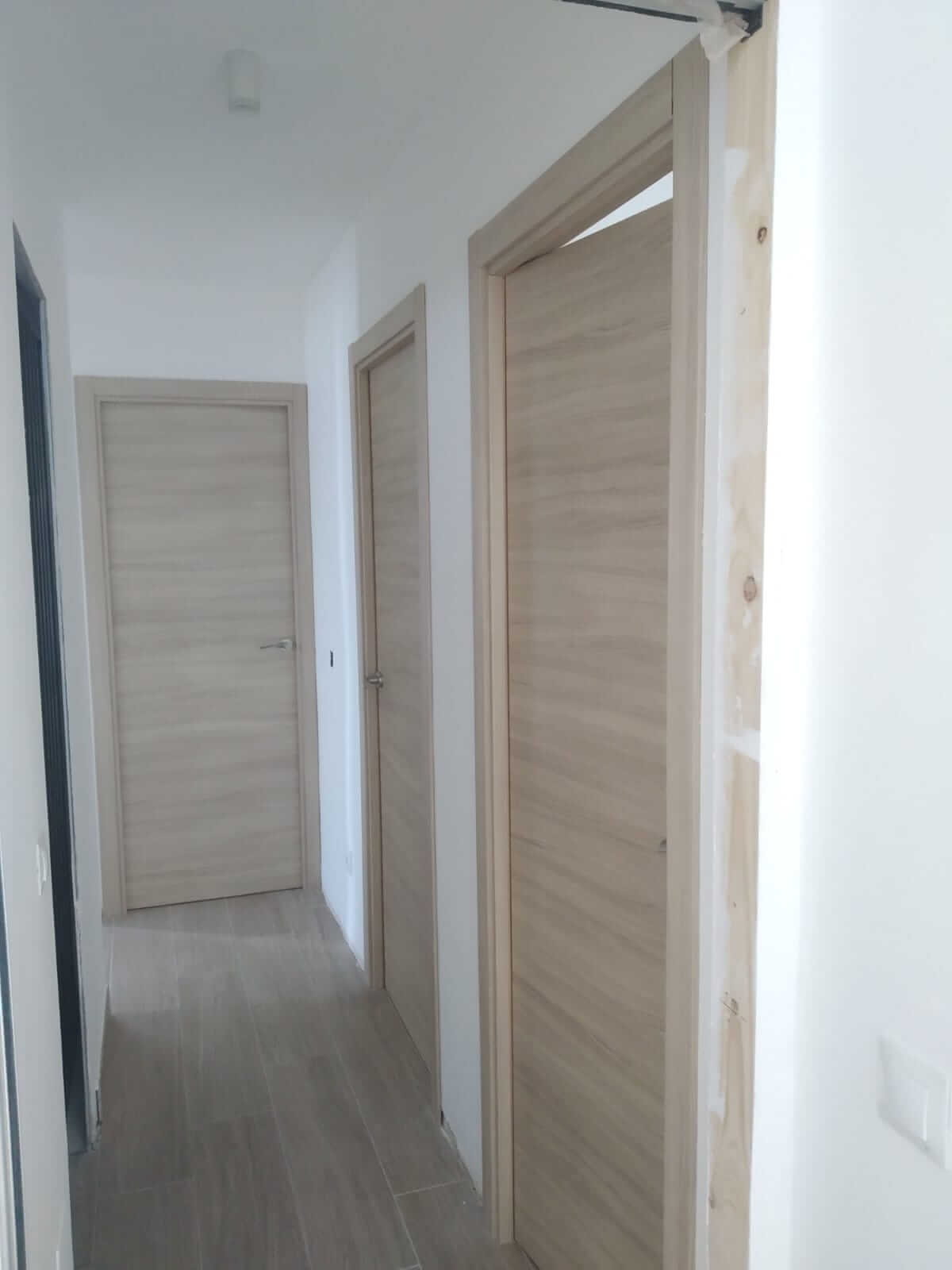 Trabajos carpintero: Instalacion puerta de paso en Málaga