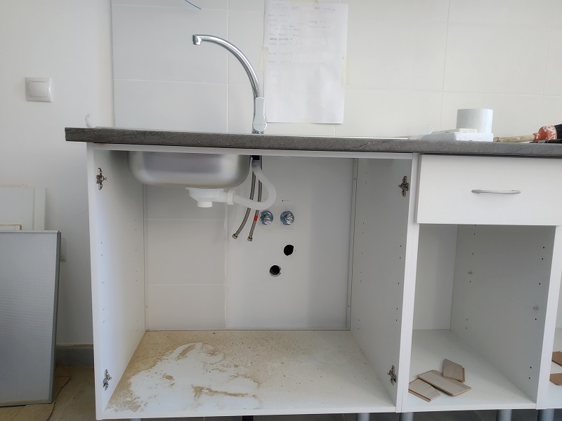 Montaje de cocina económica en vivienda de alquiler