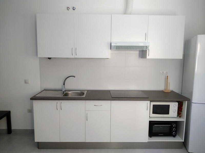 Montaje de cocina económica en vivienda de alquiler
