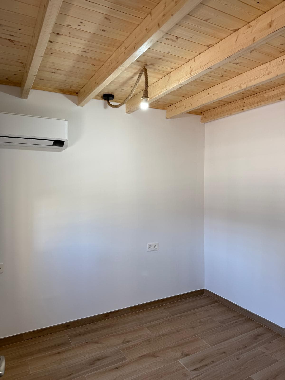 Trabajos carpintero: Reforma integral de vivienda con altillo 
