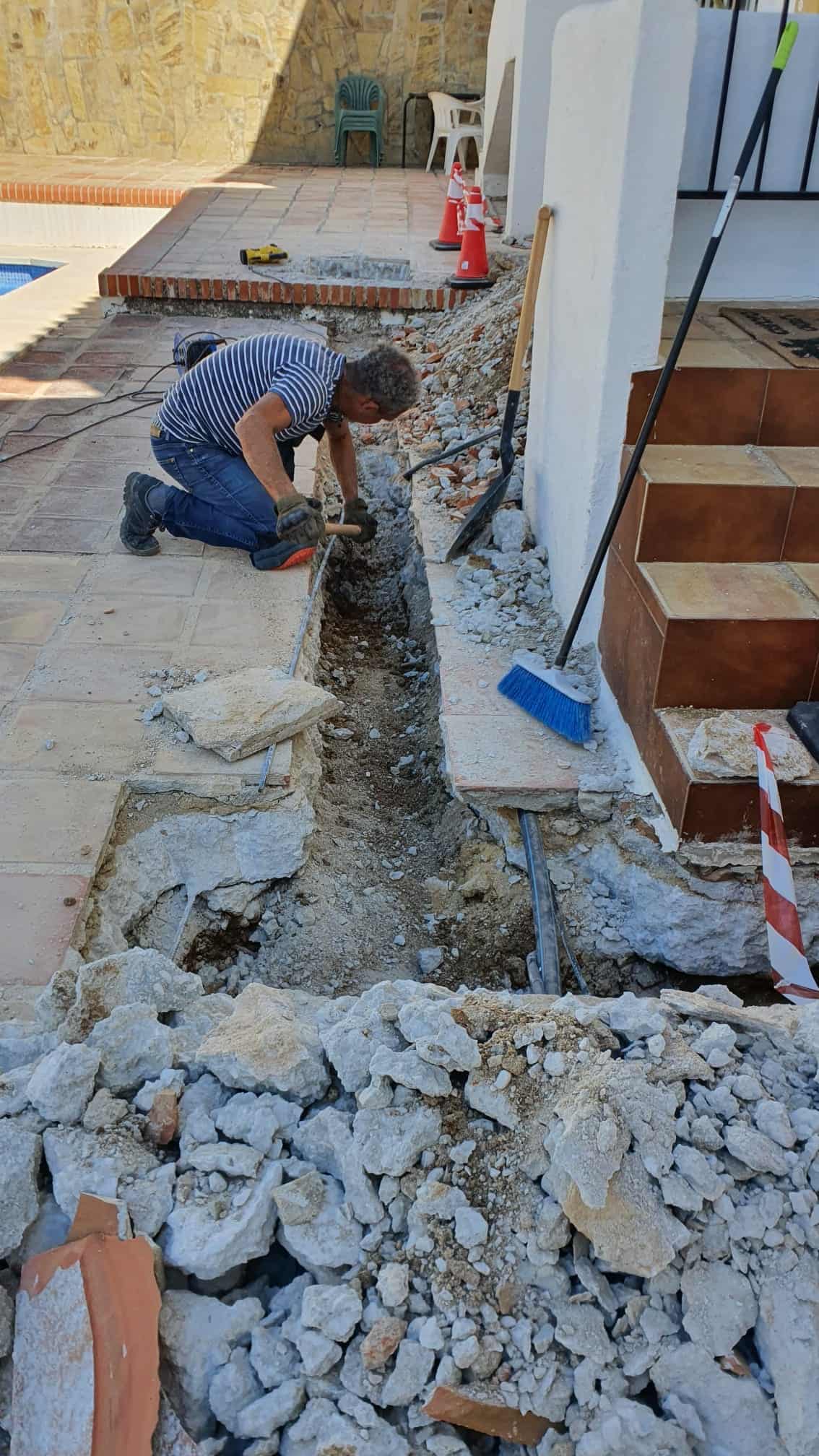 Trabajos de cambio de tuberia de saneamiento