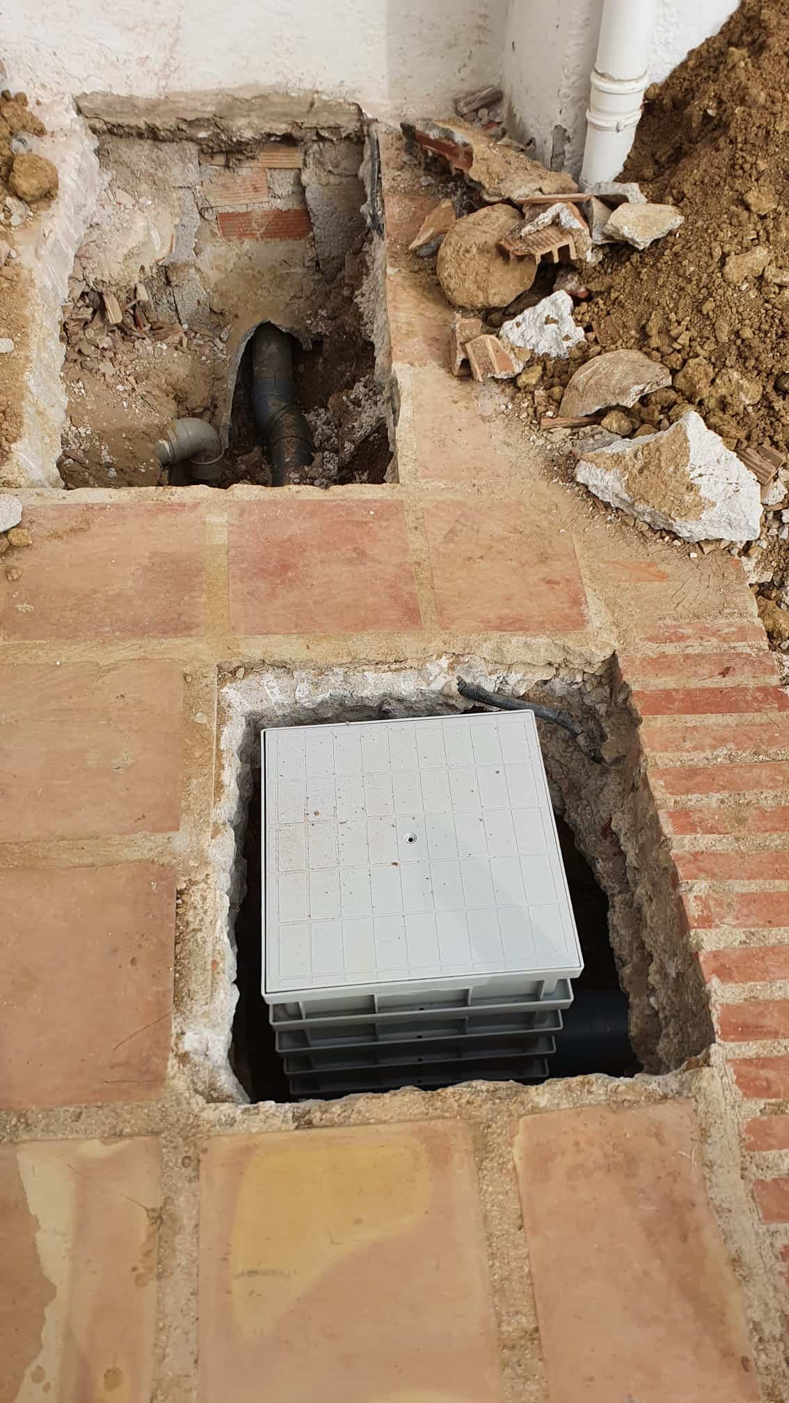 Trabajos de cambio de tuberia de saneamiento