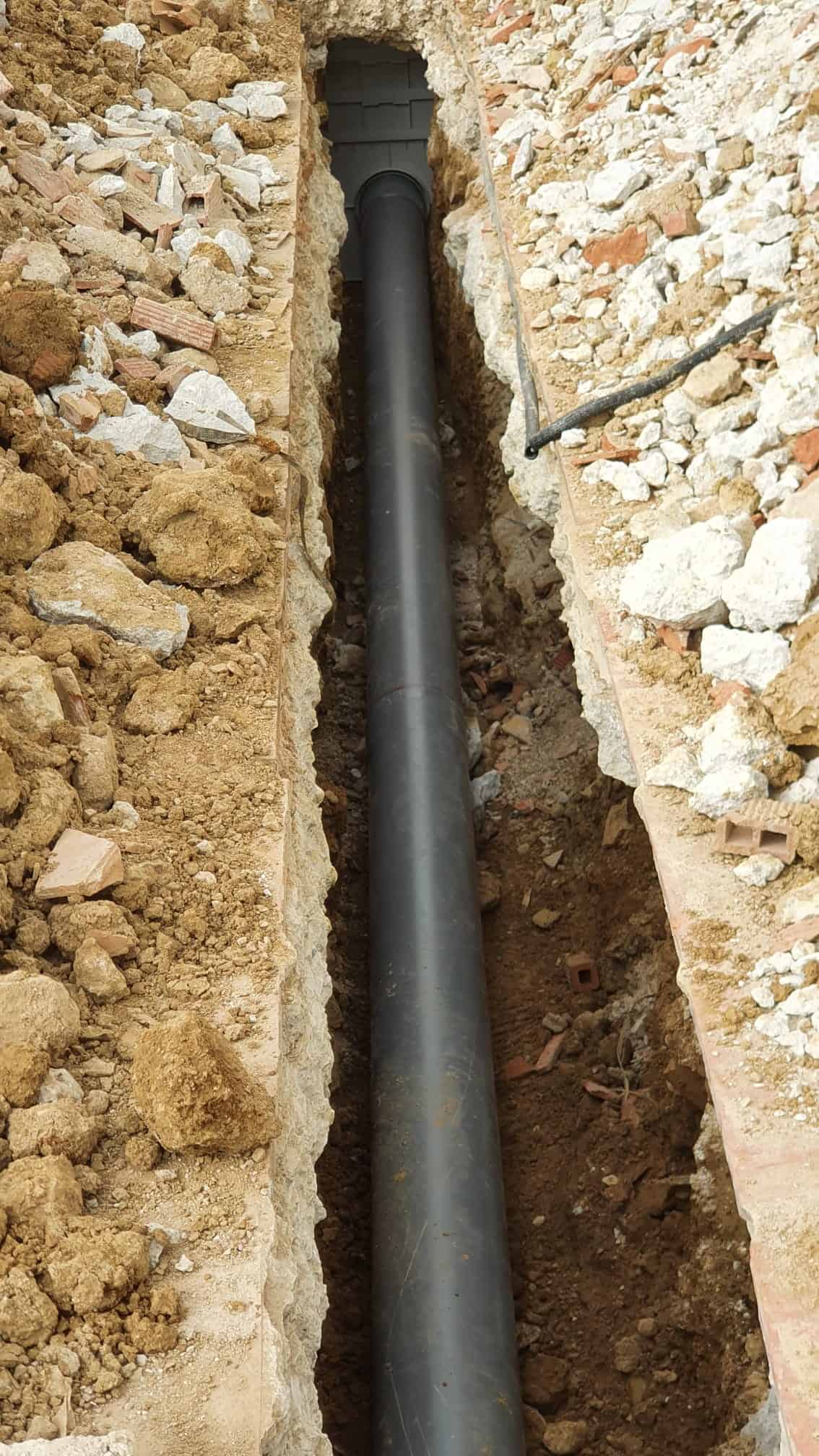 Trabajos de cambio de tuberia de saneamiento